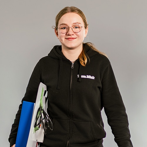 Mink Werbetechnik Mitarbeiterportrait Kiara Mink Werbetechnik Mitarbeiterportrait Kiara